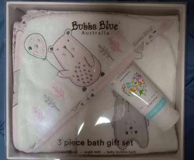 $28 New Bubba Blue Hoided Bath towel 3piece giftset in pink