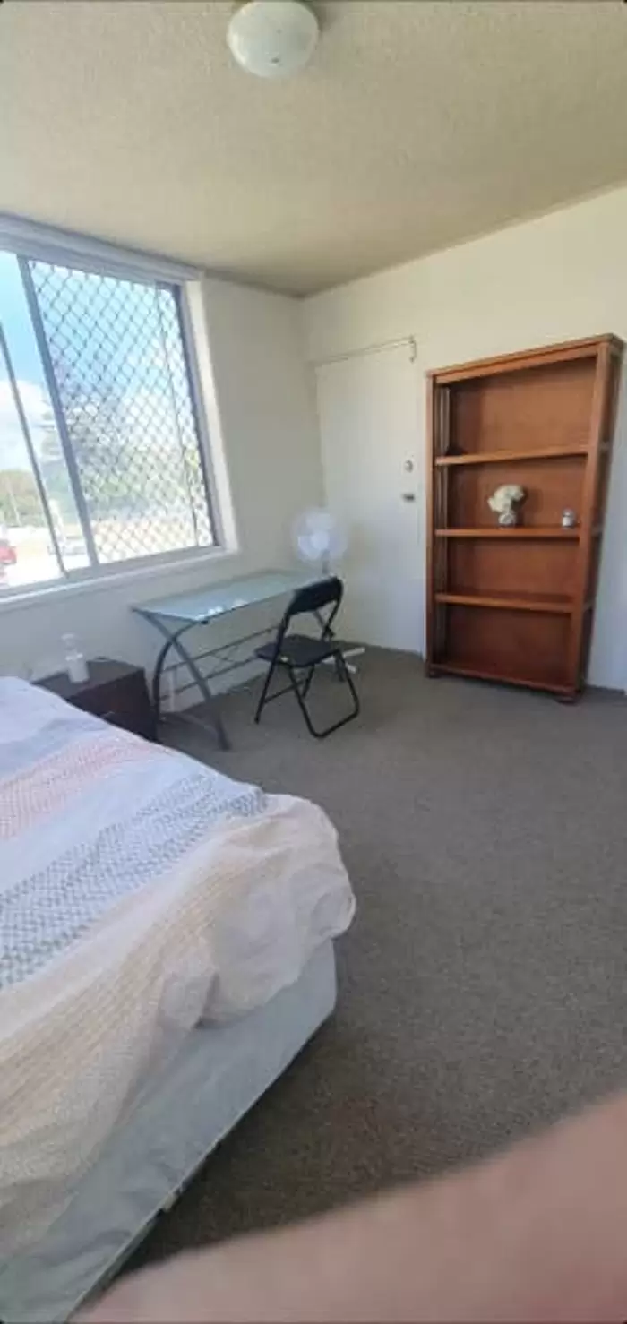 $330 Room for rent in Surfers Paradise