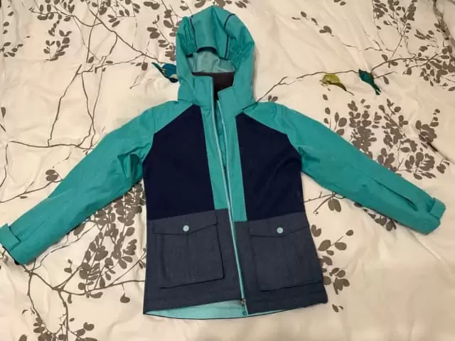 $30 Snow jacket size 6 near new