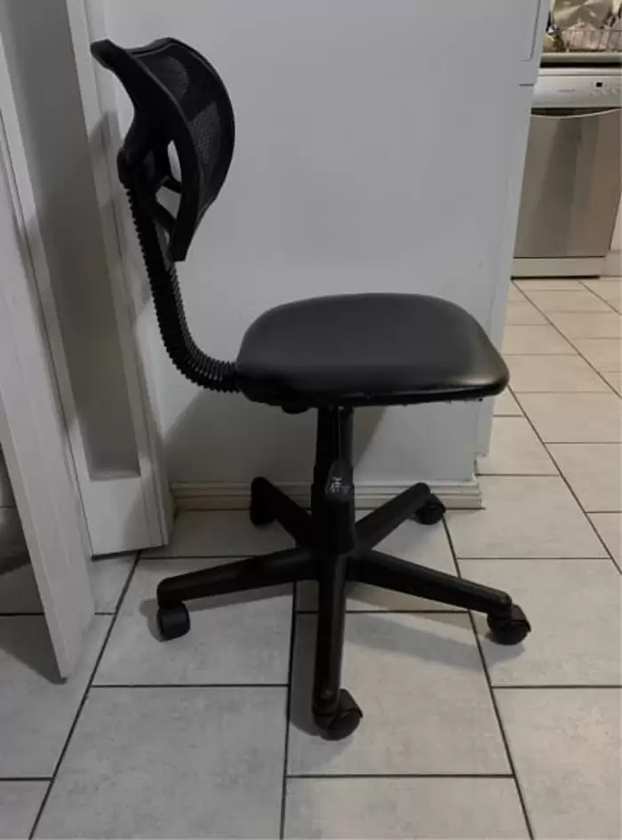 $17 Adjustable comfortable swivel Office Chair.