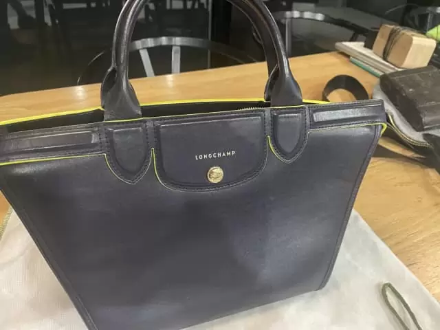 $200 Vintage Longchamp Navy leather handbag