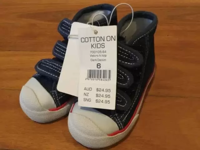 $5 $5 - Brand New - Baby Shoes - Size 6