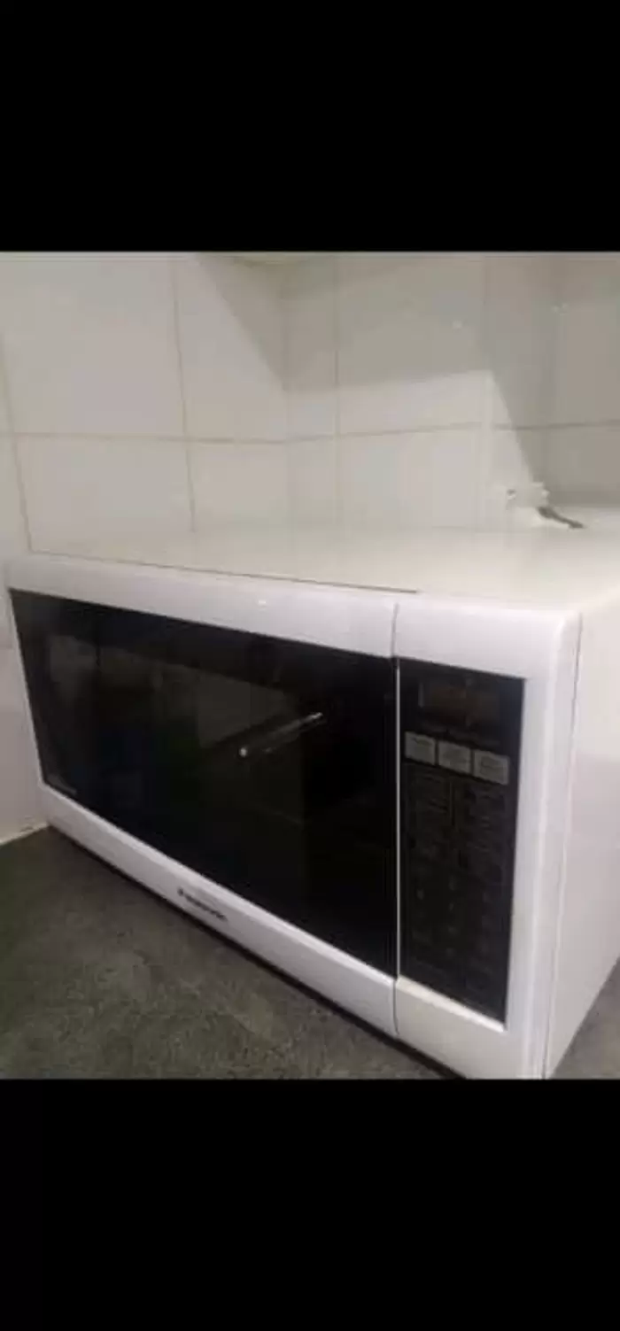 Free Microwave. Fully working condition.