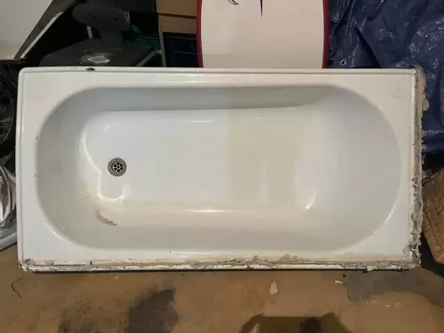 FREE FREE FREE Bath tub and microwave